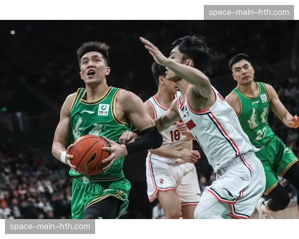 CBA常规赛收官阶段：辽粤浙三强争榜首，季后赛对阵初见雏形