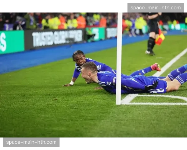 特写:36岁老将瓦尔迪替补登场,打入个人英超第150球