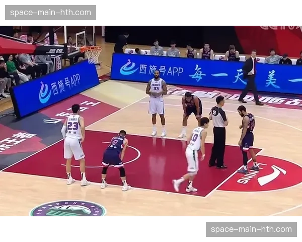 CBA季后赛半决赛前瞻：辽宁与新疆的宿敌对决